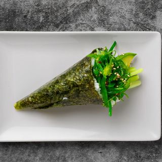 Aguacate pepino wakame