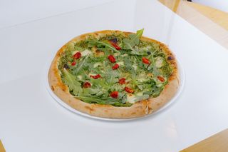 Пицца c семгой и страчателлой (520 г)