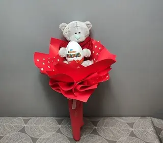 Meda i kinder jaje u buketu