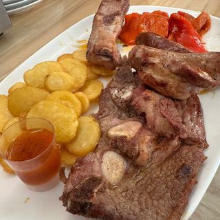 Churrasco Con Patata Dolar Y Pimientos