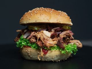 Pulled Pork Burger con Guarnición + Bebida 33cl gratis