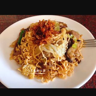 37.Ramen saltato alla salsa xo