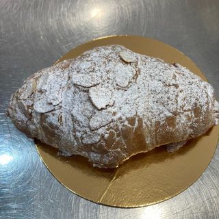 Cornetto mandorlato vuoto