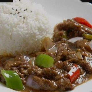 Bol de arroz con ternera con salsa de ostras