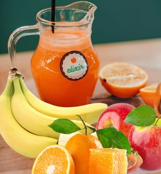 Smoothie cu portocala, mar si banana