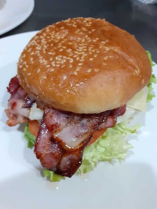 Burger Con Cheese Bacon