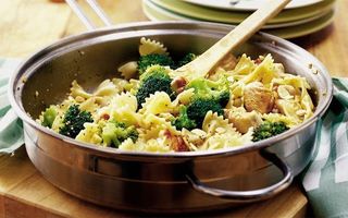 Паста с брокколи и курицей