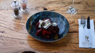 Salata de sfecla rosie cu feta