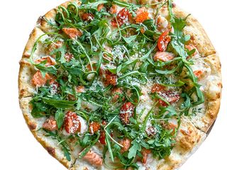 Піца з лососем, креветками та ікрою (30см)