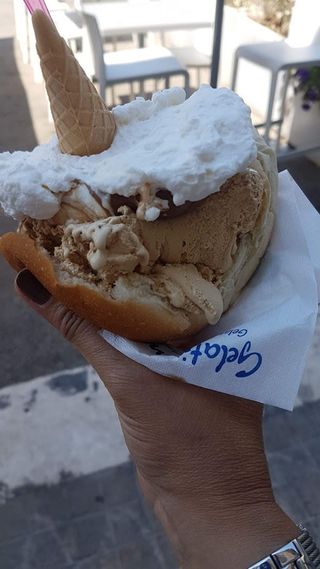 Brioche con gelato 