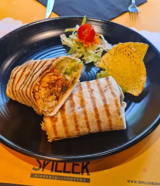 Burrito de tinga de pollo