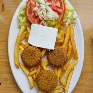 Vegetal Con Patatas Y Ensalada