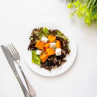 Гарбуз з сиром фета та міксом зелені (150г)