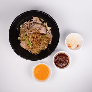 Makaron smażony z kaczką