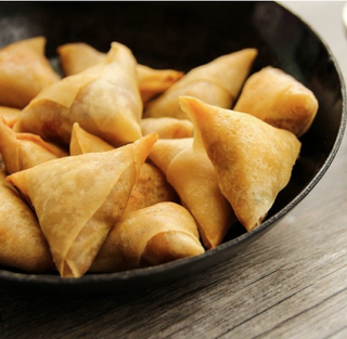 Samosa De Pollo  (6 Uds.)