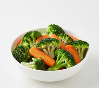 Броколі з морквою відварені (150г)