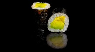 AVOCADO  HOSOMAKI  (avocado + sezam) 