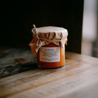 Wolno gotowany sos pomidorowy z pomidorów San Marzano