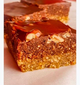 Snikers sa krupnim komadićima kikirikija 100gr