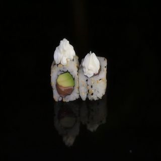 119. Uramaki Salmón, Aguacate Y Queso (8 Uds.)