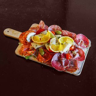 Tagliere di salumi, formaggi 