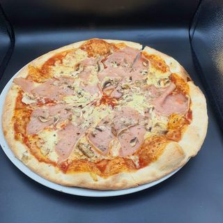 Pizza Capricciosa i sok