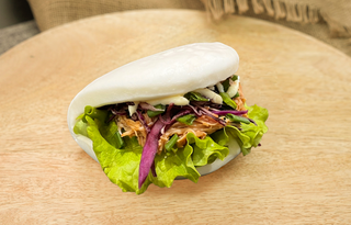 Бао с Дърпано пилешко месо (165г)