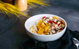 Iaurt cu fructe de sezon