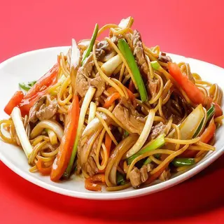 Tallarín Saltado Con Carne De Ternera