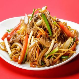 Tallarín Saltado Con Carne De Ternera