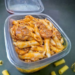 Macarrones con chorizo y carne