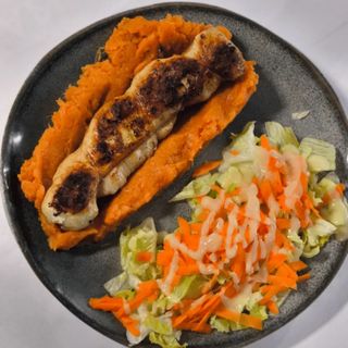 Пиле було с пюре от батат