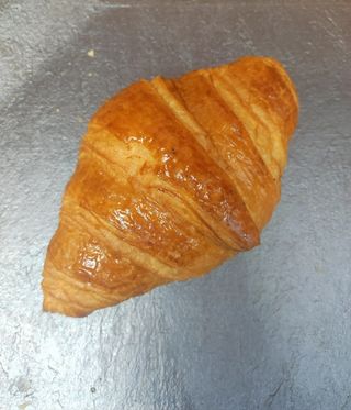  Croissant vacío 
