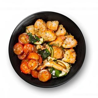 Poke de pollo karaage, sunomono, shiitake, tomate y yuzu