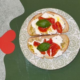Bruschetta con burrata y tomate cherry confit