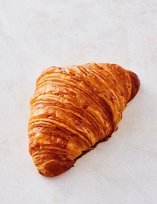 Круассан с изюмом