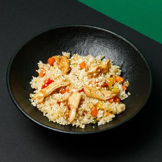 Բրինձ հավով և բանջարեղենով