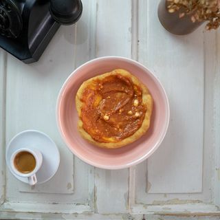 Мекица с лютеница и сирене (140г)