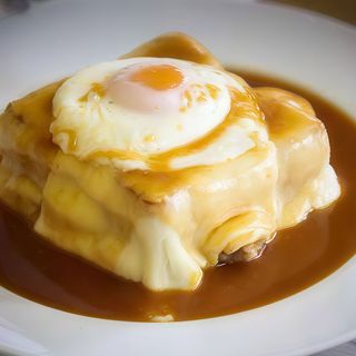 Francesinha Especial com Ovo