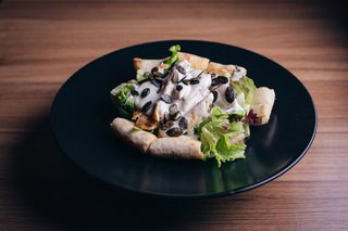 Pileća salata u gorgonzola sosu