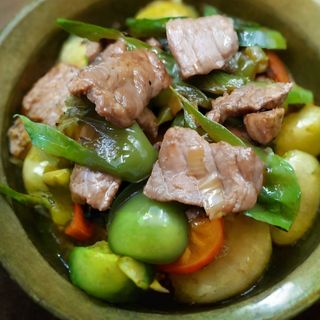 Ternera Con Pimientos Verdes