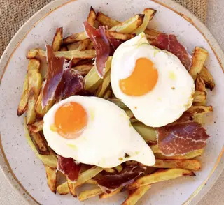 Sartén De Huevos Rotos Con Jamón