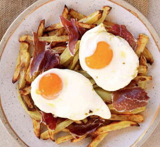 Sartén De Huevos Rotos Con Jamón