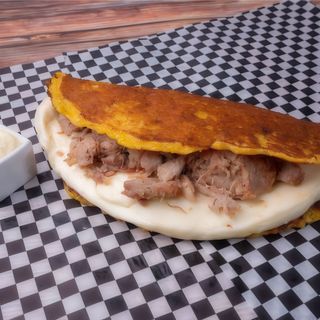 Cachapa De Queso De Mano Y Pernil