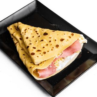 Slana palačinka sa pizza šunkom + Coca-Cola 0.33l