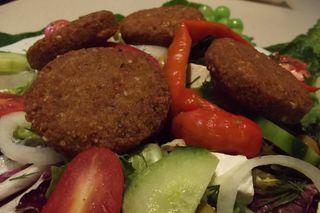SAŁATKA FALAFEL 