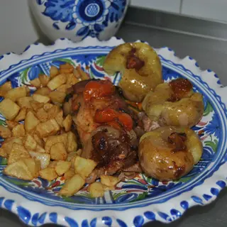 Platos del día .Muslo relleno al horno a las hierbas provenzales..