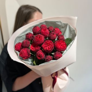 7 гілок піоновидних троянд 