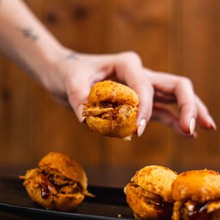Pão de Queijo com Pulled Pork