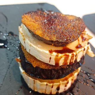 Berenjenas Rebozadas Con Miel de Caña Y Queso De Cabra